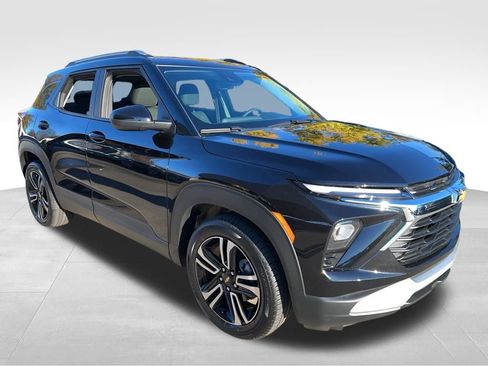 New 2025 Chevrolet TrailBlazer LT w/ Convenience Package image 3