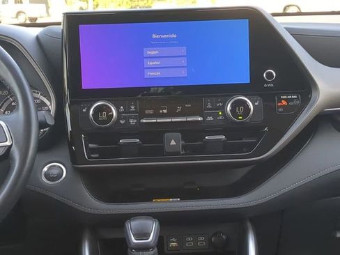 Certified 2024 Toyota Highlander XLE image 18