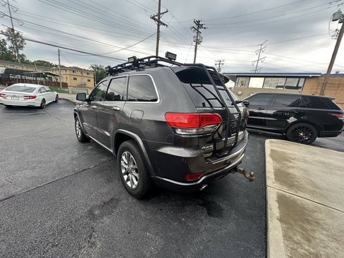 Used 2015 Jeep Grand Cherokee Overland w/ Advanced Technology Group AWD/4WD image 17