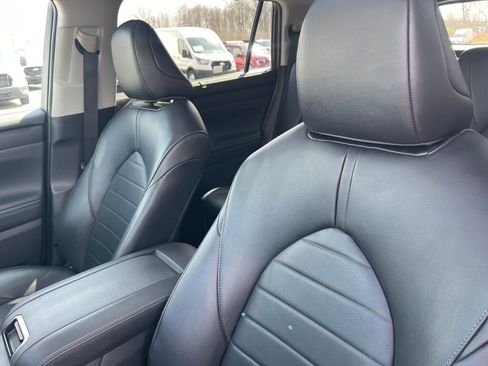 Used 2023 Toyota Highlander XLE FWD image 6