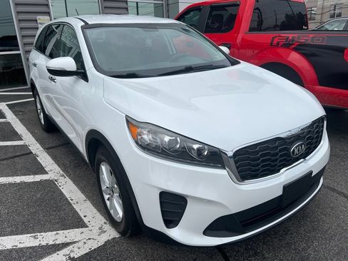 Used 2019 Kia Sorento AWD V6 image 4