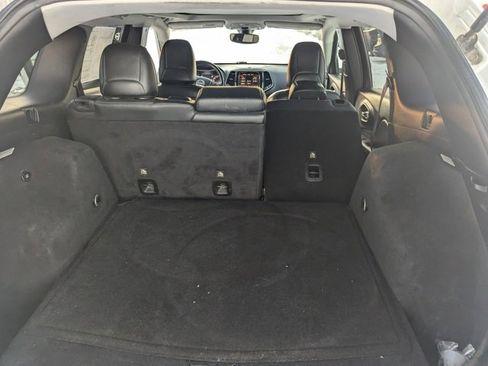 Used 2019 Jeep Cherokee Limited w/ Luxury Group image 19