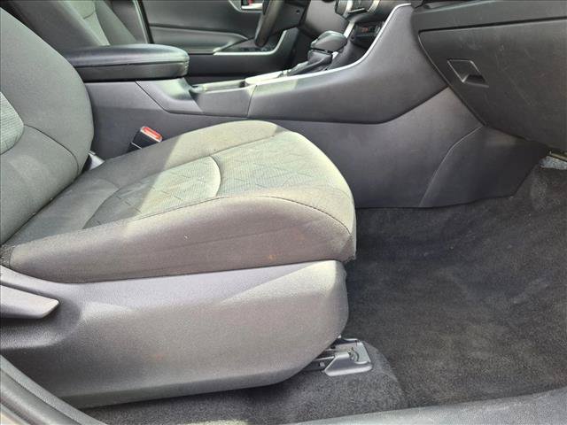 Used 2021 Toyota RAV4 XLE AWD/4WD image 17