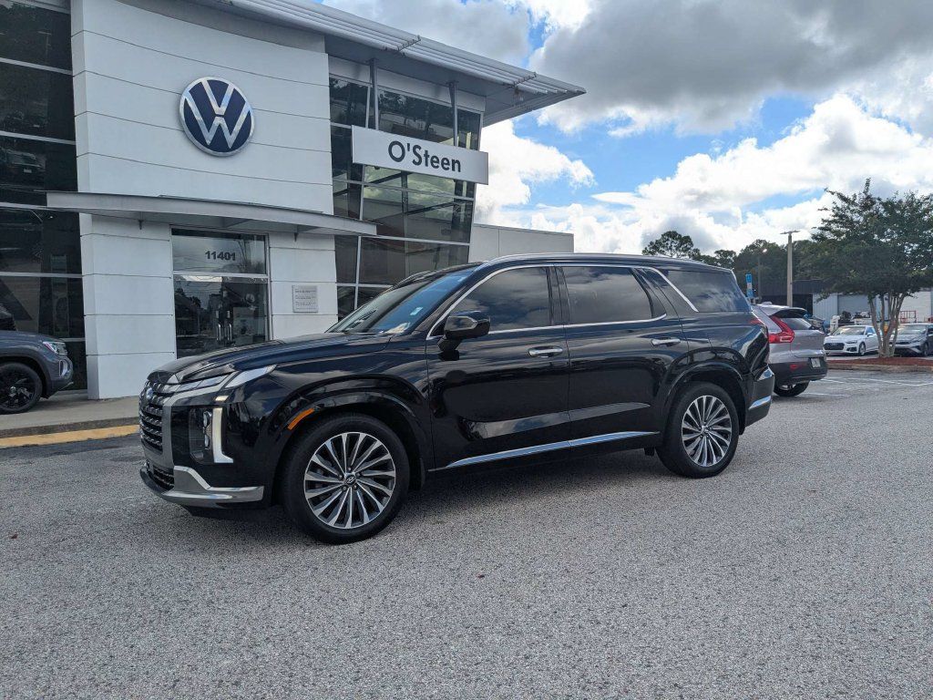 Used 2025 Hyundai Palisade Calligraphy FWD image 2