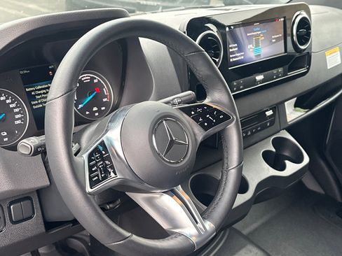 New 2024 Mercedes-Benz eSprinter 170 Cargo image 12