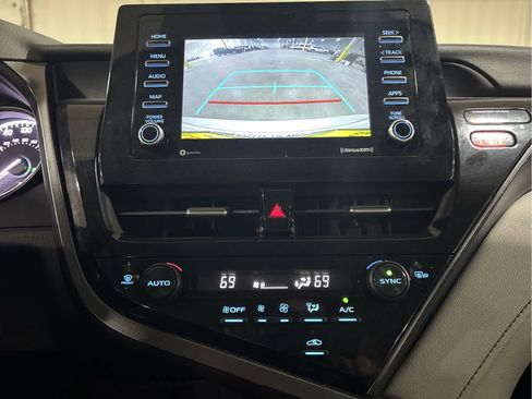 Used 2024 Toyota Camry SE FWD image 10