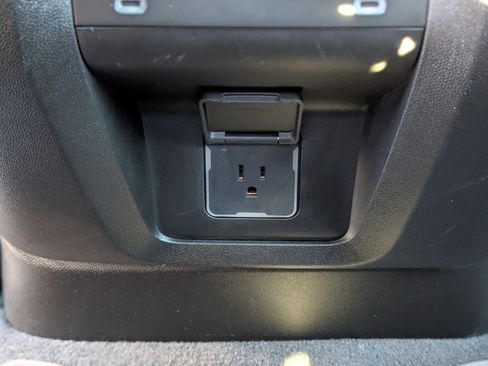 Used 2022 GMC Yukon Denali image 40