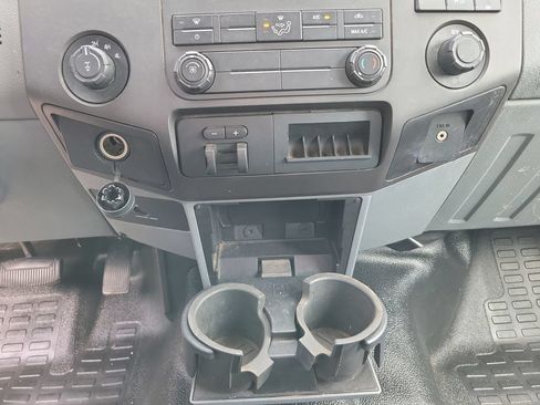 Used 2011 Ford F250 XL w/ Skid Plate Pkg AWD/4WD image 15