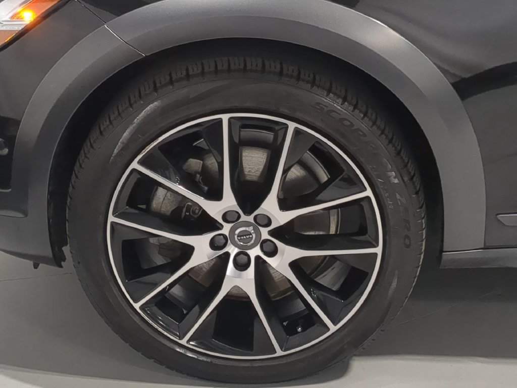 Used 2018 Volvo V90 T6 Cross Country w/ Convenience Package AWD/4WD image 16