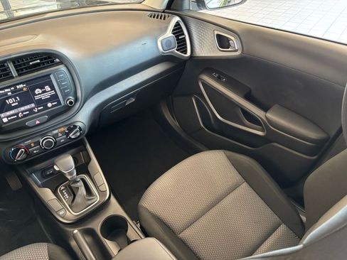 Used 2025 Kia Soul LX w/ LX Technology Package FWD image 33