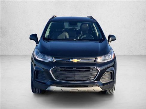 Used 2021 Chevrolet Trax LT w/ Premium Seat Package AWD/4WD image 2