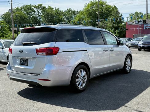 Used 2016 Kia Sedona LX w/ LX Convenience Package FWD image 14
