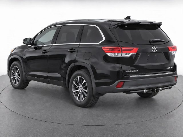 Used 2018 Toyota Highlander XLE AWD/4WD image 2