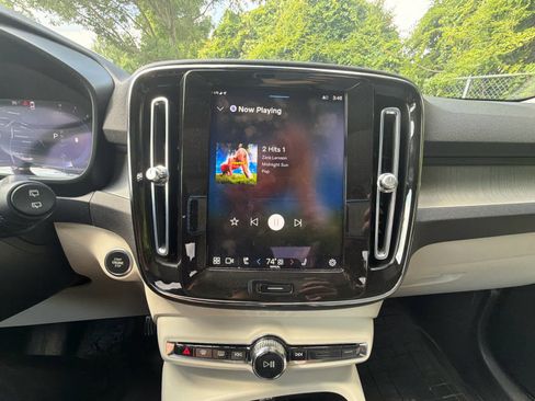 Certified 2023 Volvo XC40 B5 Plus w/ Climate Package AWD/4WD image 30