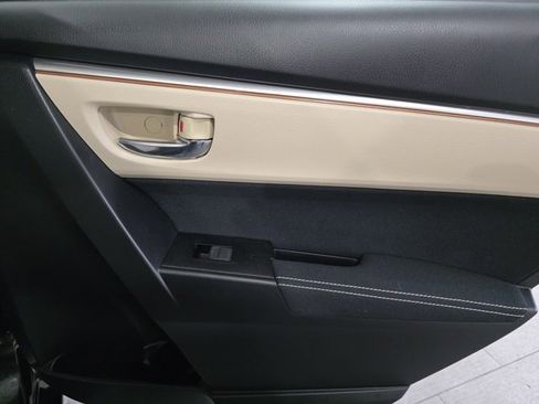 Used 2015 Toyota Corolla LE image 12