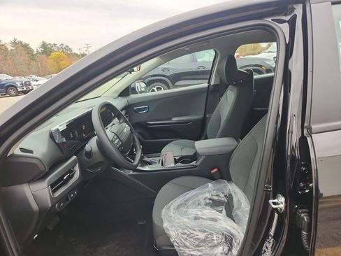 New 2025 Kia K4 LXS image 9