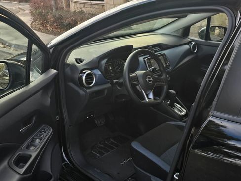 Used 2025 Nissan Versa SV image 5