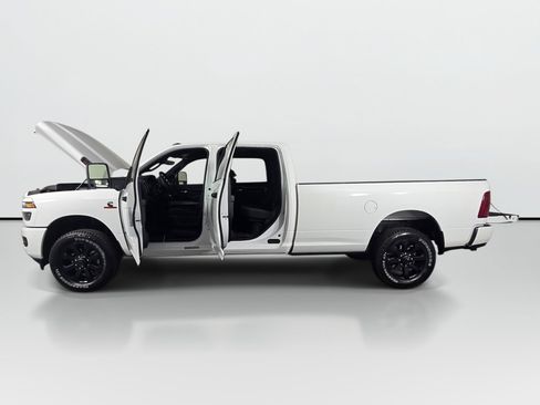 New 2026 RAM 3500 Big Horn AWD/4WD image 11