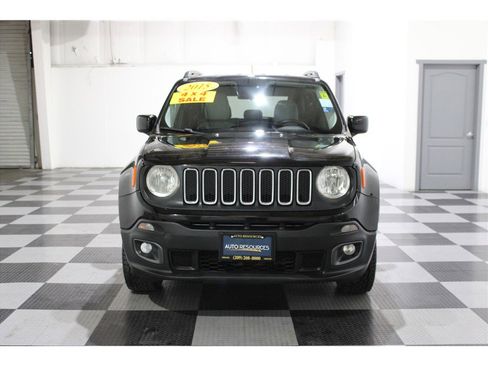 Used 2015 Jeep Renegade Latitude image 3