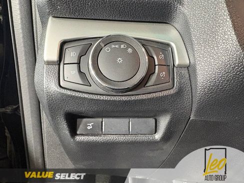 Used 2016 Ford Explorer XLT w/ Equipment Group 202A AWD/4WD image 17