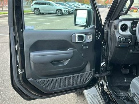 Used 2024 Jeep Wrangler Unlimited w/ Convenience Group image 8