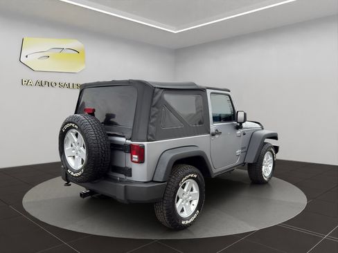 Used 2018 Jeep Wrangler Sport image 7