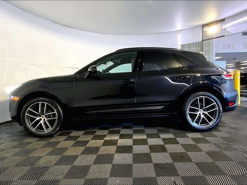 Certified 2023 Porsche Macan AWD/4WD image 2