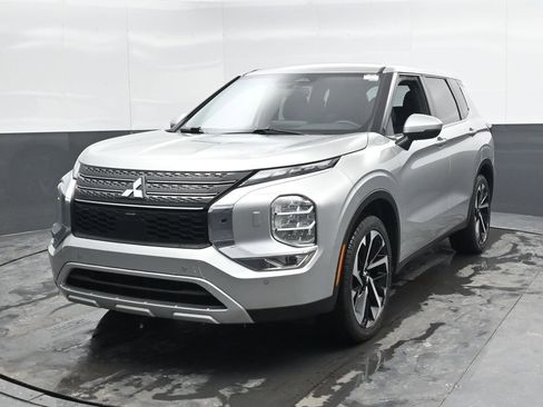Used 2024 Mitsubishi Outlander SE image 8