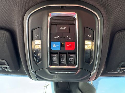 Used 2023 Jeep Grand Cherokee Trailhawk AWD/4WD image 11