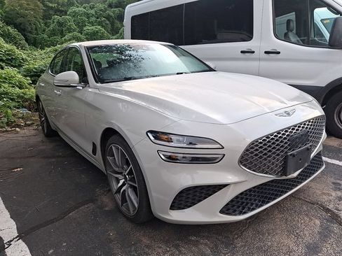 Used 2025 Genesis G70 2.5T RWD image 3