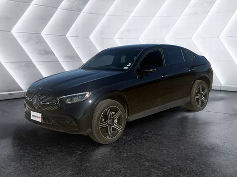 Used 2025 Mercedes-Benz GLC 300 4MATIC image 3