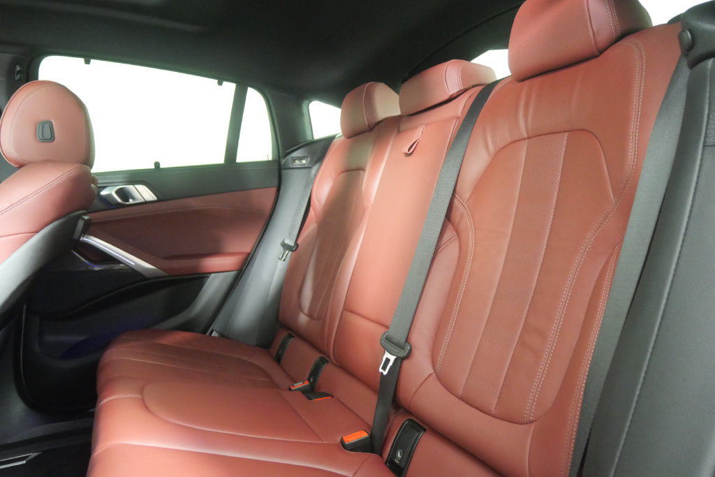Used 2022 BMW X6 xDrive40i w/ Executive Package AWD/4WD image 17