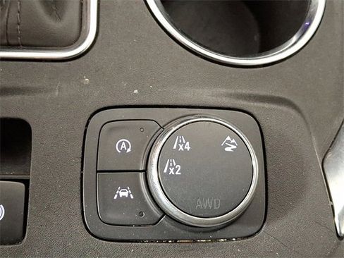 Used 2022 Chevrolet Traverse LT image 24