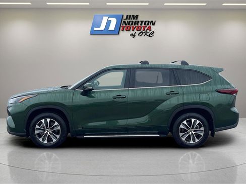 Used 2025 Toyota Highlander XLE image 8