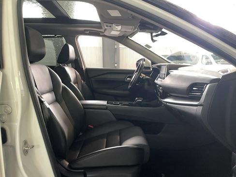 Used 2021 Nissan Rogue SV w/ Premium Package AWD/4WD image 17