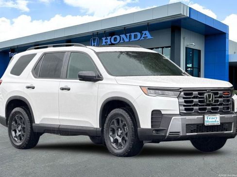 New 2026 Honda Pilot TrailSport image 2
