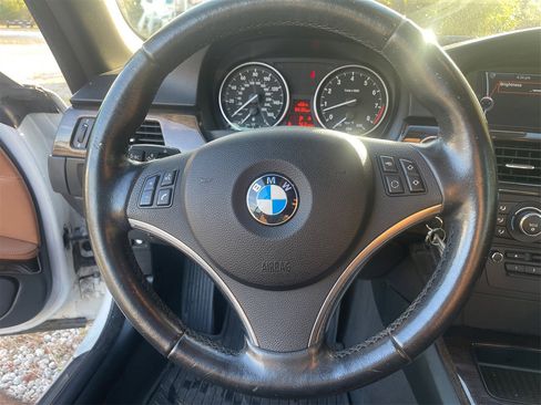 Used 2011 BMW 328i Convertible image 21