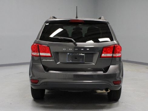 Used 2019 Dodge Journey SE w/ Connectivity Group FWD image 8