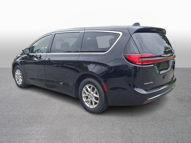 Used 2025 Chrysler Pacifica Select FWD image 6