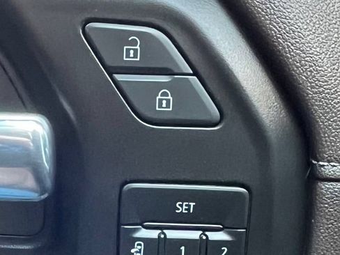 Used 2022 GMC Sierra 1500 SLT w/ Driver Alert Package II AWD/4WD image 7