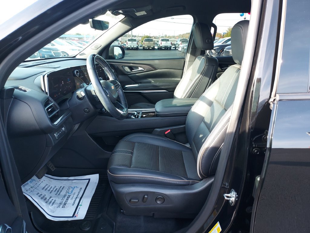 Used 2025 Chevrolet Traverse High Country w/ LPO, Floor Liner Package AWD/4WD image 13