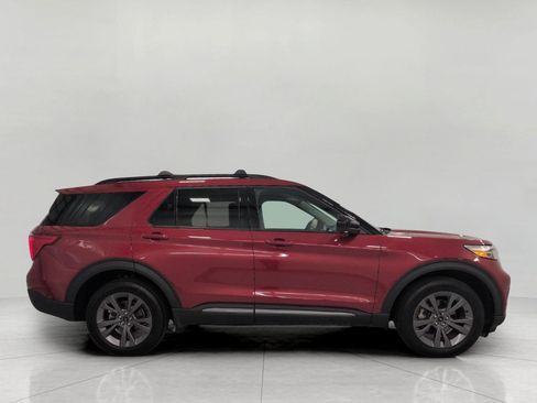 Used 2024 Ford Explorer XLT w/ Equipment Group 202A AWD/4WD image 11