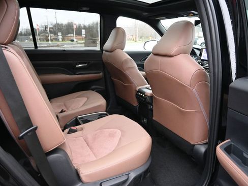 New 2026 Toyota Grand Highlander AWD Hybrid image 17