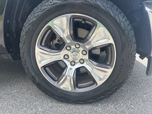 Used 2022 RAM 1500 Laramie AWD/4WD image 9