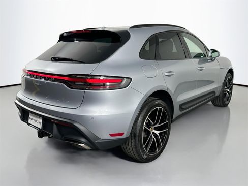 Certified 2025 Porsche Macan image 7