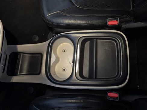 Used 2018 Chrysler Pacifica Touring-L FWD image 29