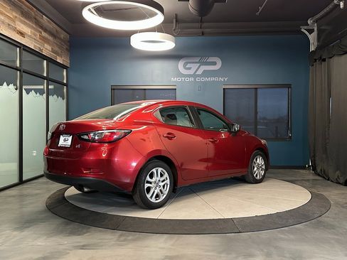 Used 2017 Toyota Yaris iA image 3