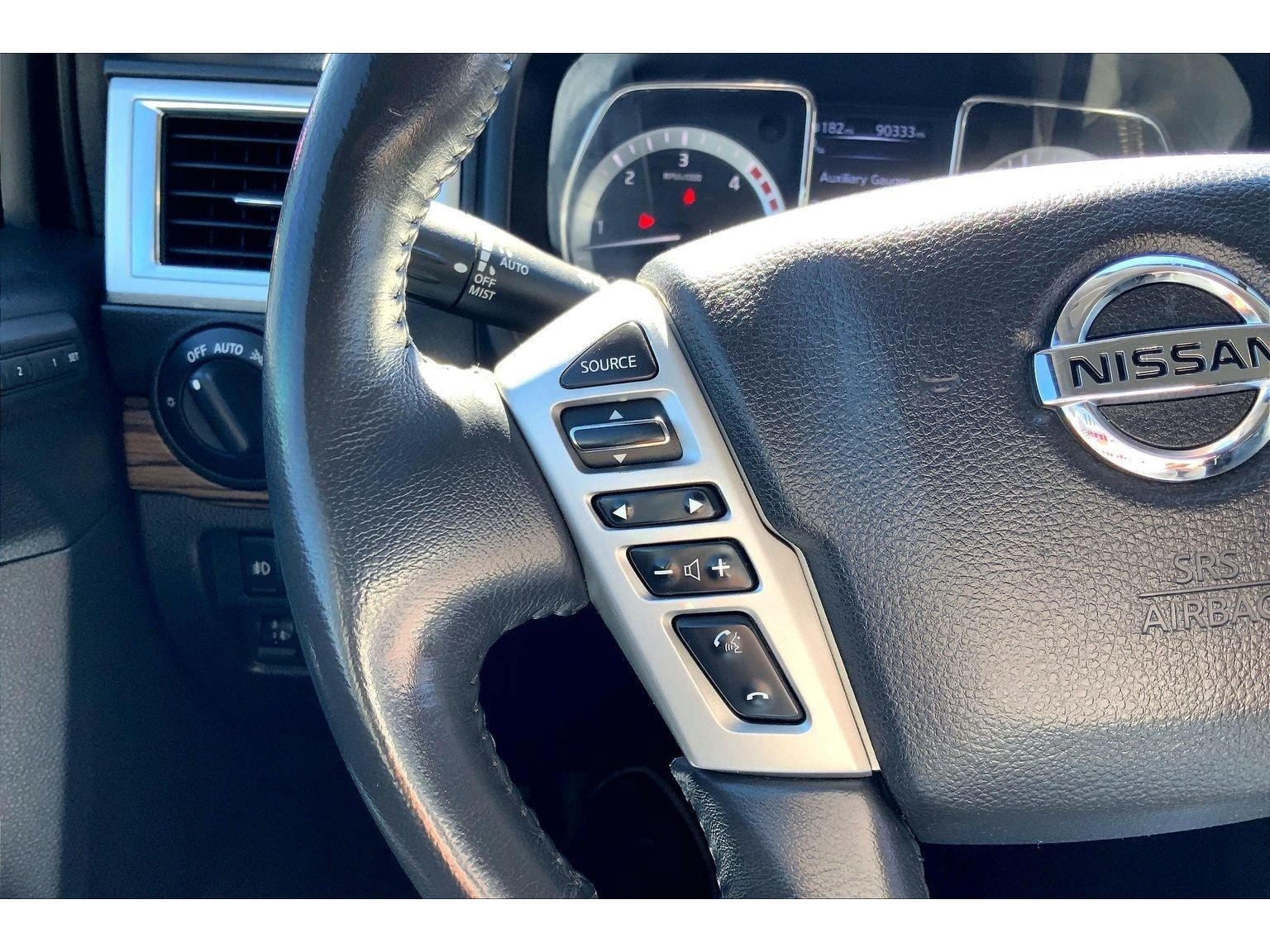 Used 2016 Nissan Titan SL AWD/4WD image 20