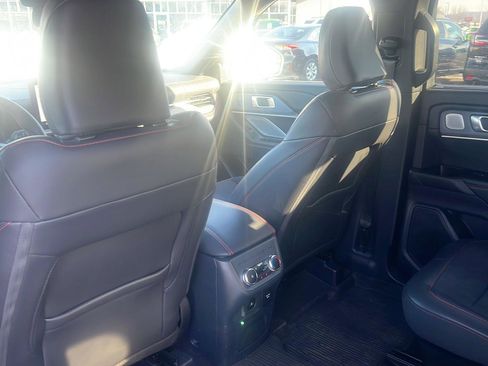 Used 2025 Ford Explorer ST image 17