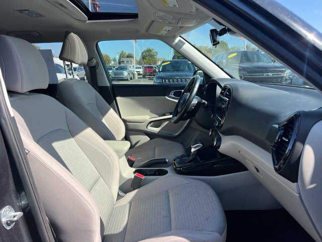 Used 2022 Kia Soul EX FWD image 11